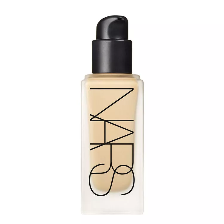 5 Foundation untuk Kulit Berminyak dengan Hasil Matte Natural 4 All Day Luminous Weightless Foundation NARS