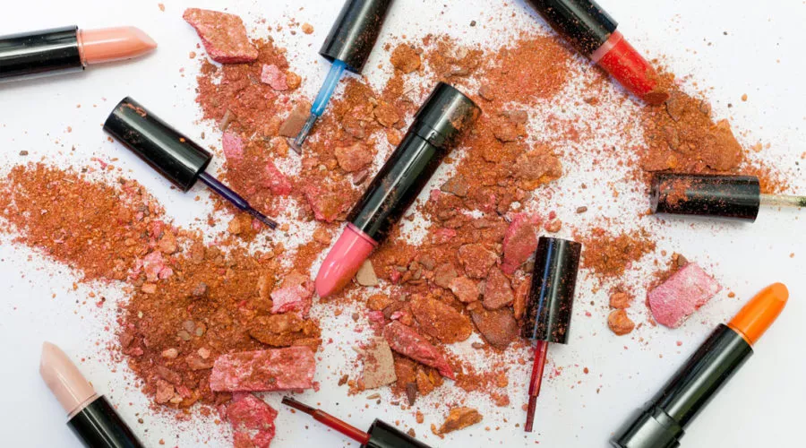 Ini Perbedaan Lipstik dan Lip Cream, Kamu Cocok Pakai yang Mana?  1 Perbedaan Lipstik dan Lip Cream