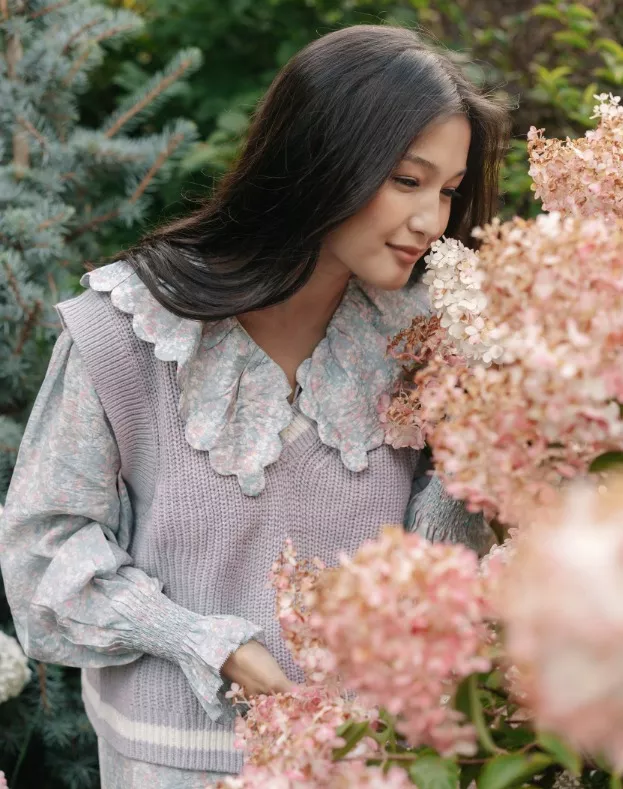 7 Jenis Outer untuk Wanita yang Bikin Semakin Stylish! 6 Outer Sweater Vest