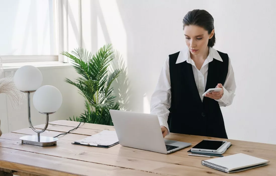 7 Jenis Outer untuk Wanita yang Bikin Semakin Stylish! 8 Rompi Outer